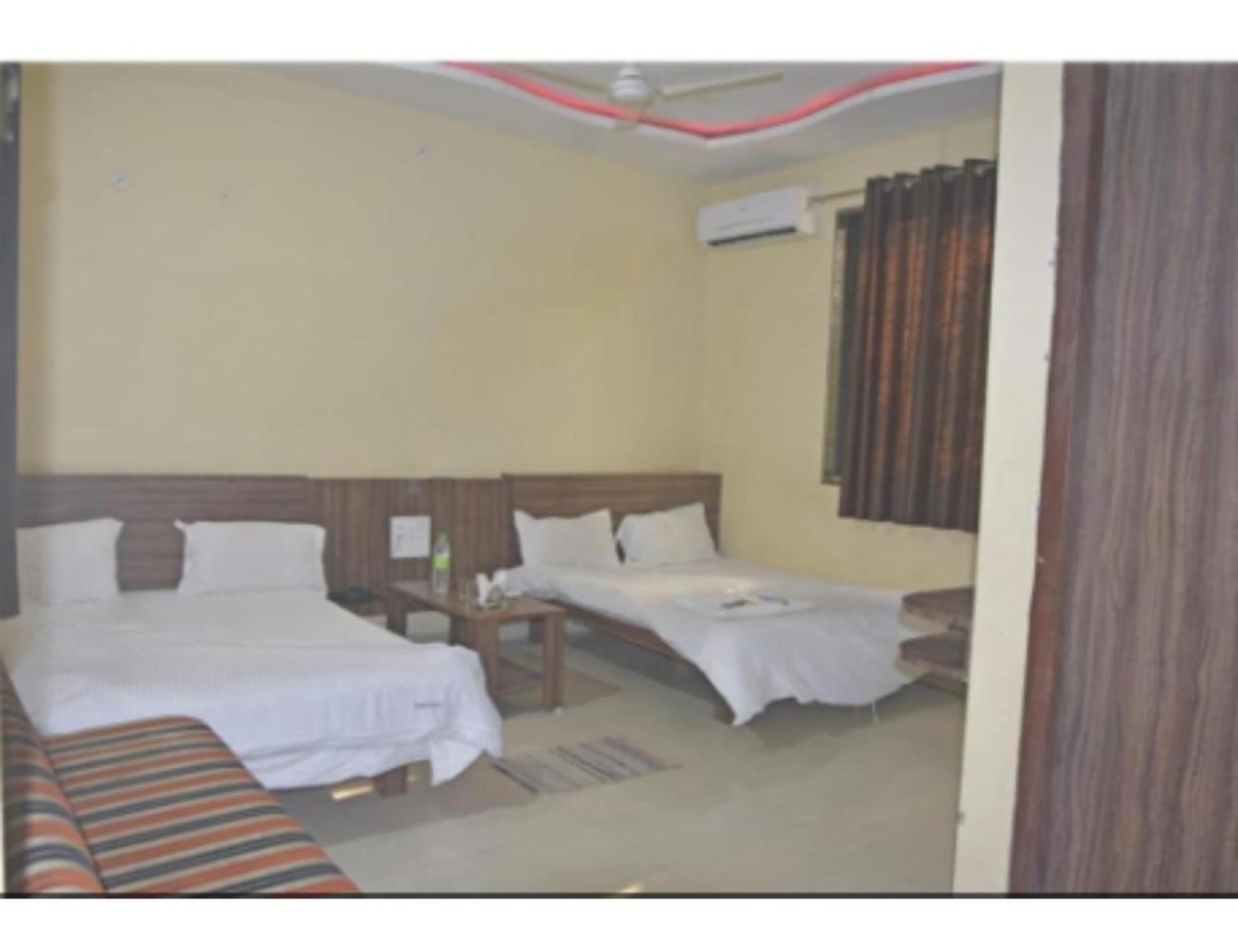 Hotel Fun N Food , Mandu Exterior foto
