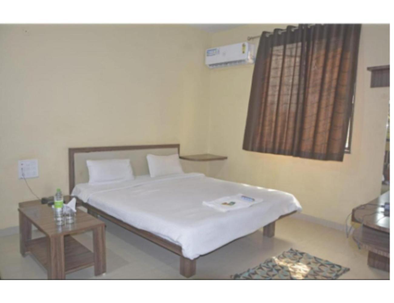 Hotel Fun N Food , Mandu Exterior foto